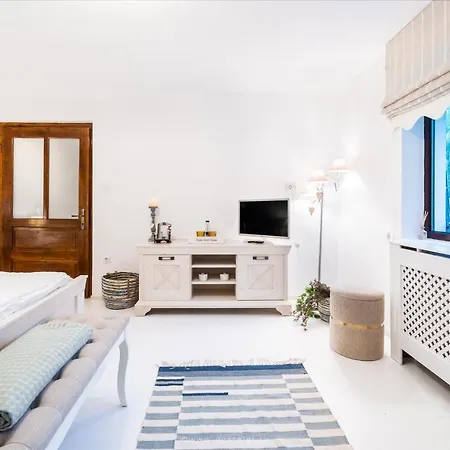 Vila River House